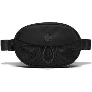 Lululemon take it on belt bag 1L